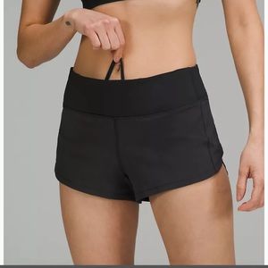 Lululemon Size 8 Black Speed Up Low-Rise Lined Short 2.5"